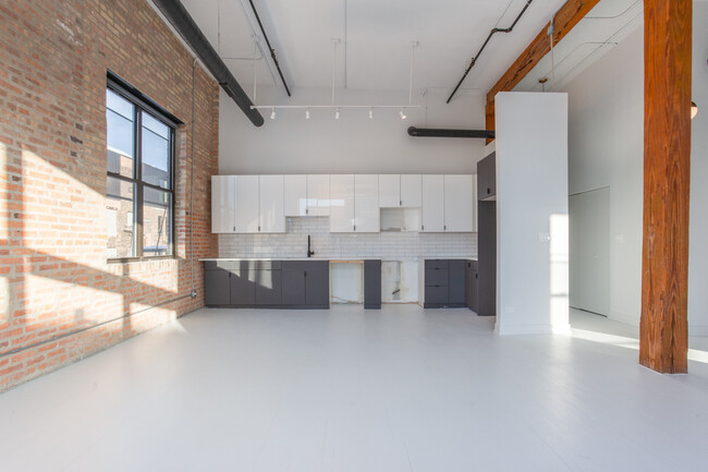 Building Photo - Soho Loft style units in Fulton Market!