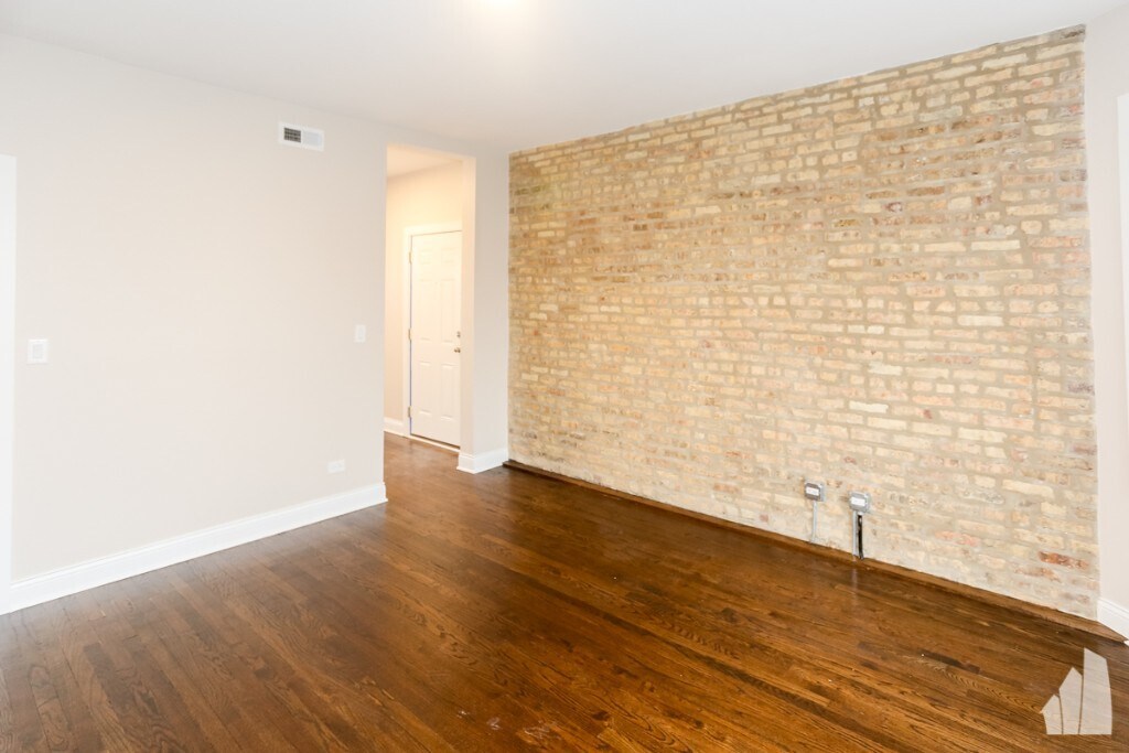 Building Photo - 2238 N Sawyer Ave
