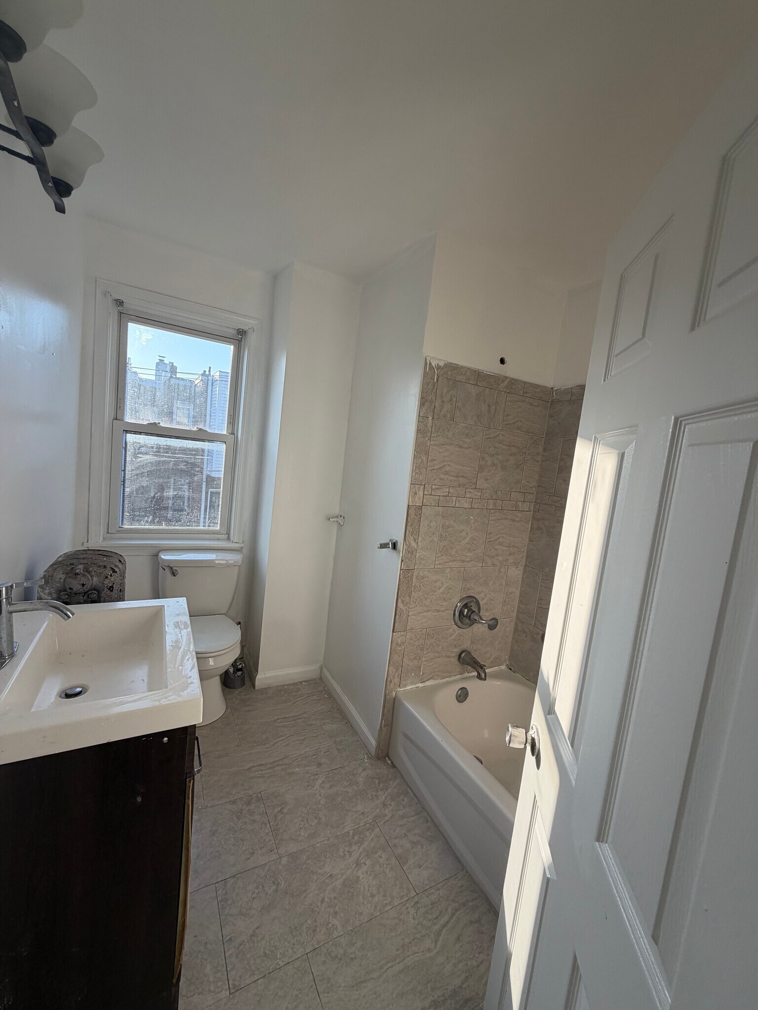 Building Photo - 313 E Eleanor St