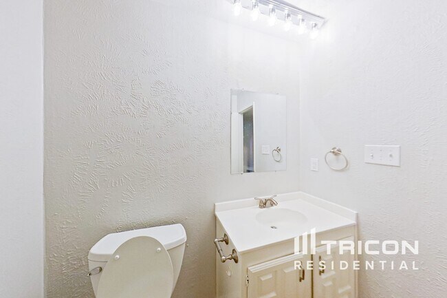Building Photo - 3816 Aspenwood Dr
