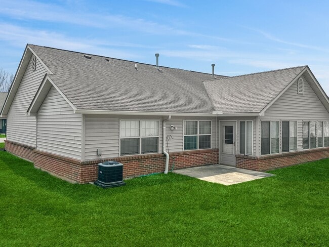 Building Photo - Beautiful 2BR 2BA Home w/ Sunroom • Full Kitchen Suite • Attached Garage in Columbus