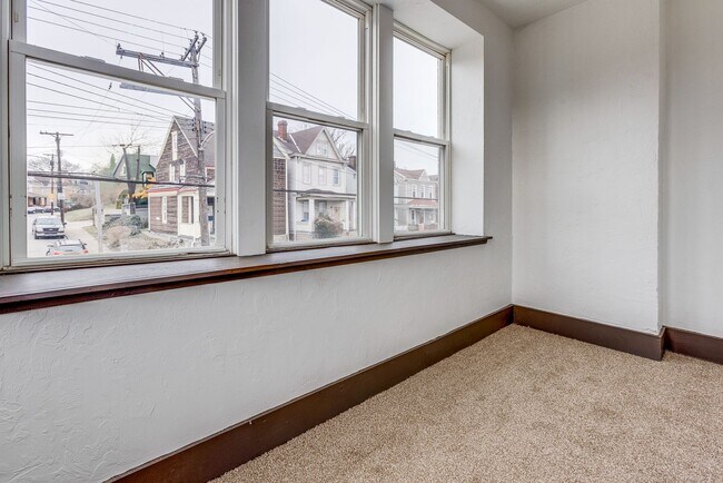 Building Photo - 466 Hays Ave