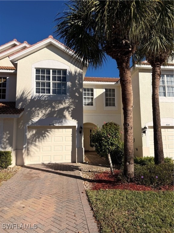 Building Photo - 860 Hampton Cir