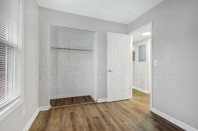 Building Photo - 419 Wood Creek Dr
