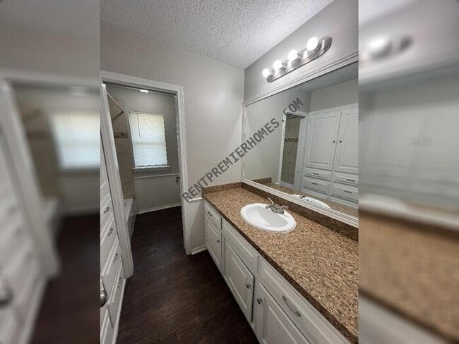 Building Photo - 2437 NW 112th St