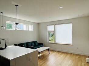 Building Photo - 28 South St