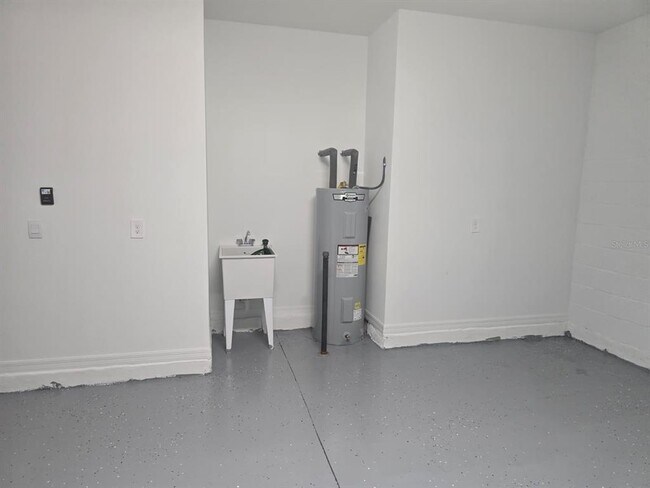 Building Photo - 6779 Flint Crk Dr