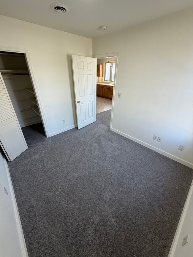 Building Photo - 2-Bedroom 1-Bathroom Single Family Home