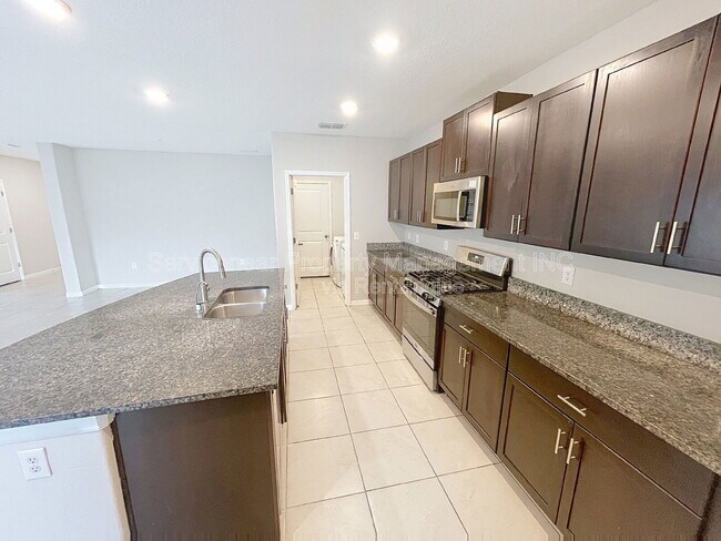 Building Photo - 10352 Blue Plume Ct