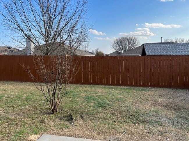 Building Photo - Nice property...