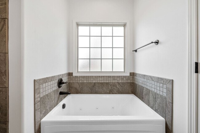 Building Photo - 2863 McManus Cir