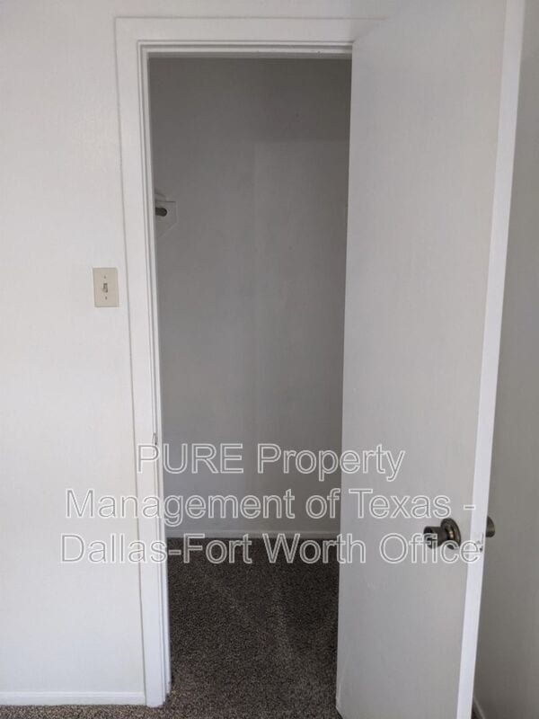 Building Photo - 901 S Mesquite B