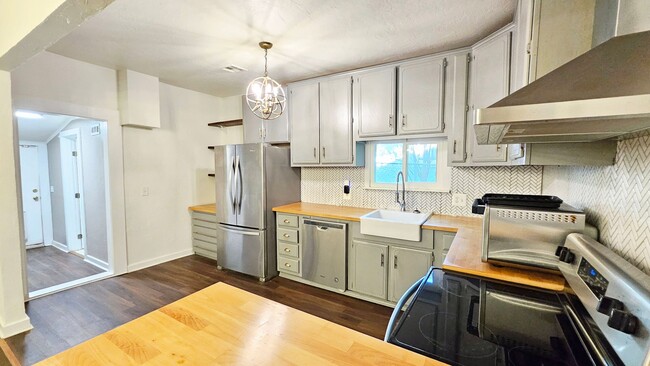 Building Photo - 3 Bed/2 Bath Paseo District Neighbor