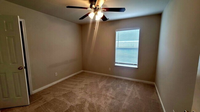 Building Photo - 4000 Stone Creek Terrace