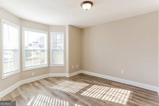 Building Photo - 204 Raleigh Way