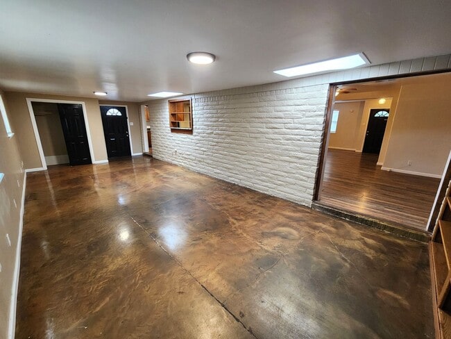 Building Photo - 1795 Carlyle Dr