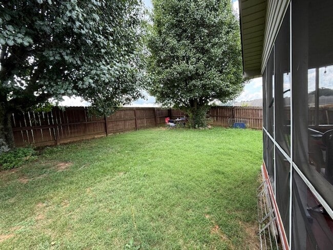Building Photo - Comfort, Convenience, and Great Location!!