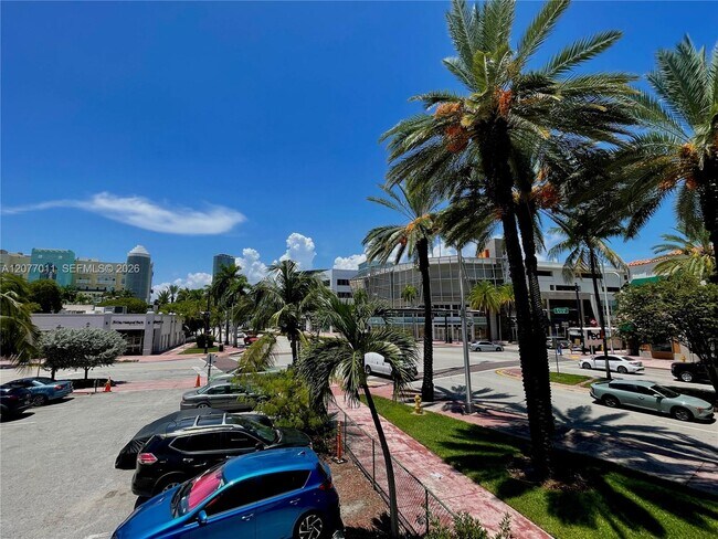 Building Photo - 441 Collins Ave