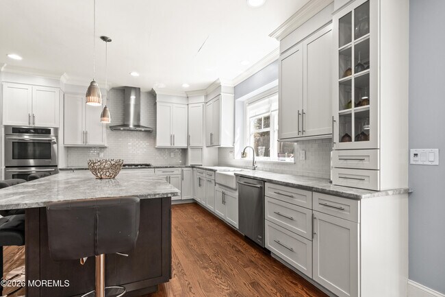 Building Photo - 558 Cedar Ave