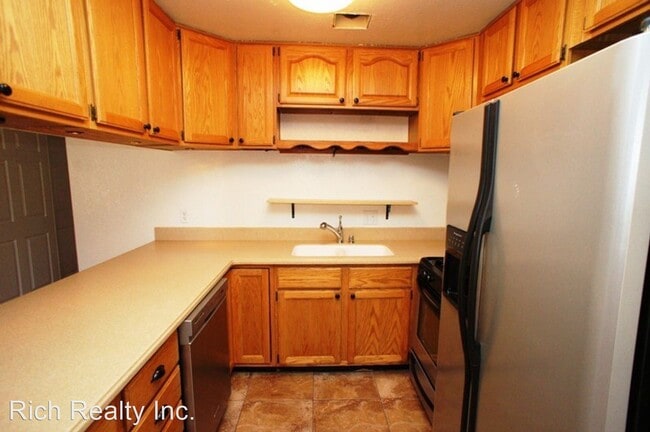 Building Photo - 2 br, 2 bath House - 842 S. Langley Ave #201