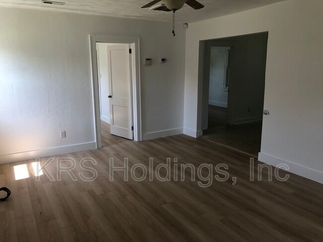 Building Photo - 226 Hickory Ave