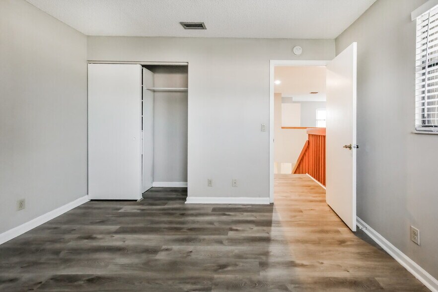 Building Photo - 578 Lakeside Cir