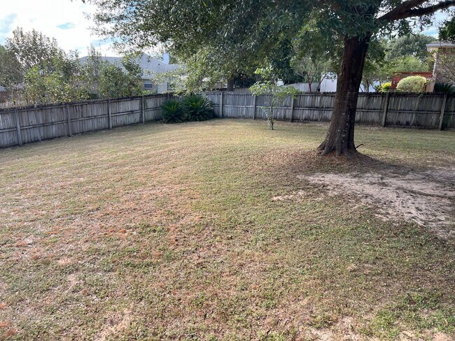 Building Photo - GREAT 4 BED / 2 BATH IN Crestview