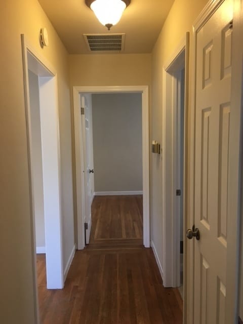 Building Photo - Charming 2 Bedroom Home Close to Downtown