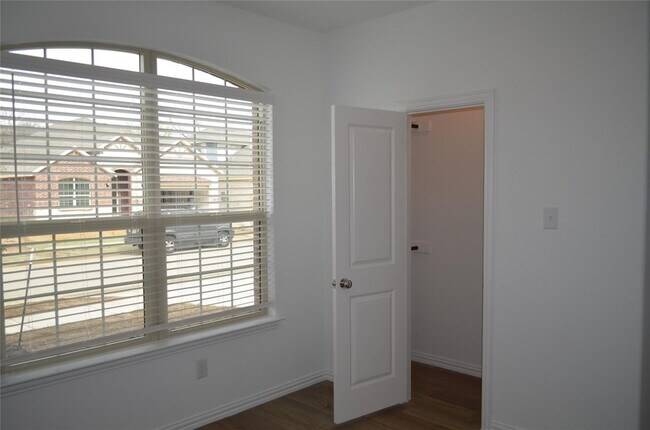 Building Photo - 7924 Lindheimer Ln