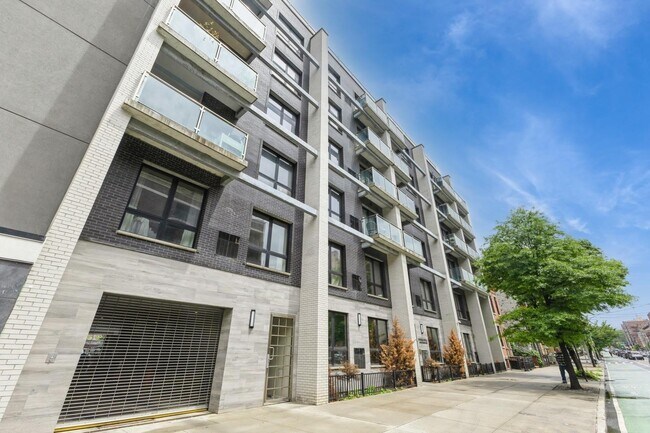 Building Photo - 21-17 31st Ave