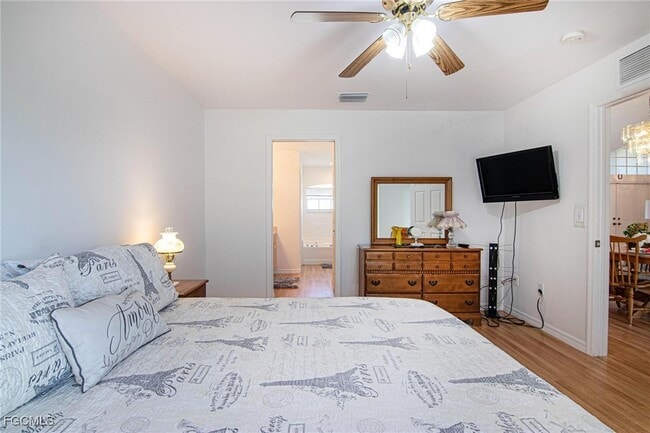 Building Photo - 3032 SW 10th Ave