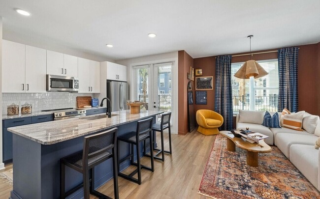 Building Photo - 1000 Marlowe Vis Pl