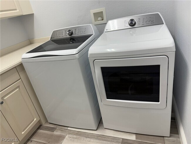 Building Photo - 15751 Prentiss Pointe Cir