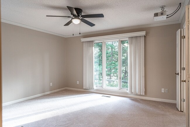 Building Photo - 11 Greenville Ln