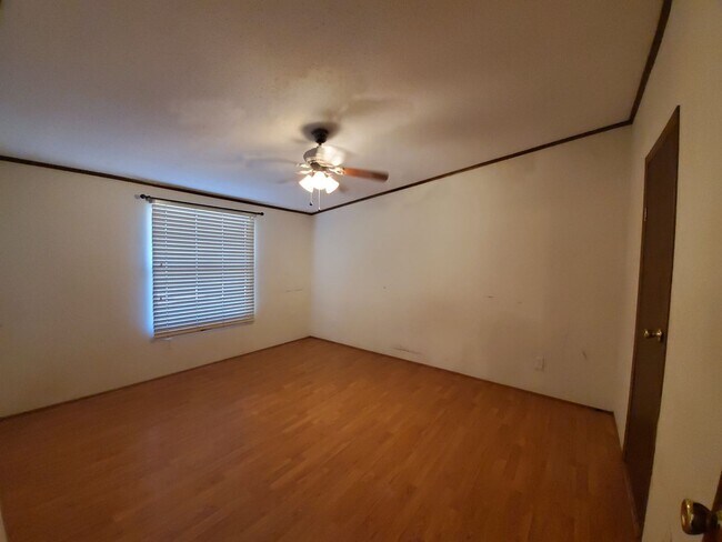 Building Photo - 4043 Nashville Dr