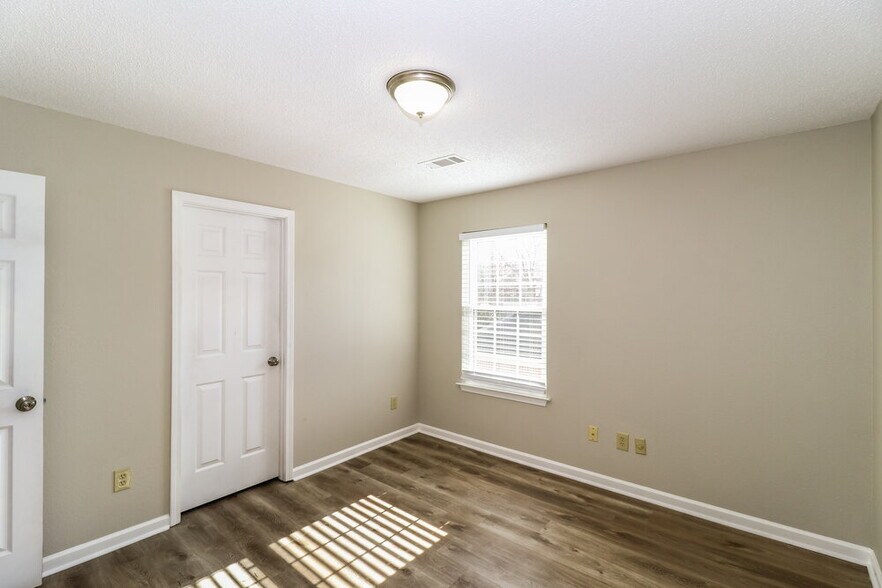 Building Photo - 1024 Scofield Dr