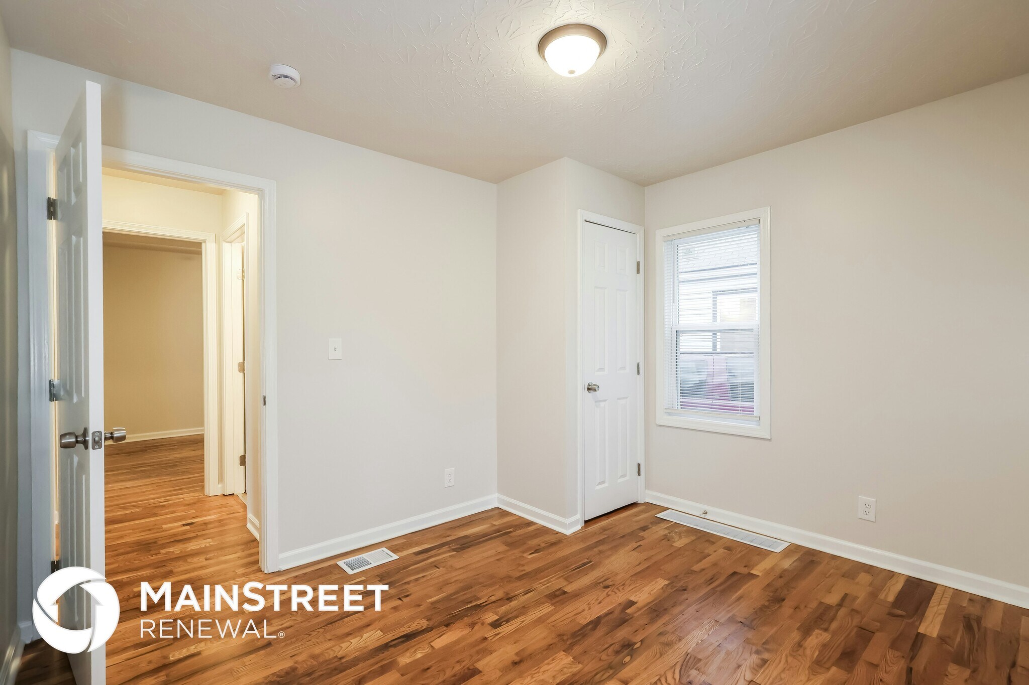 Building Photo - 2900 Wyandotte Ave