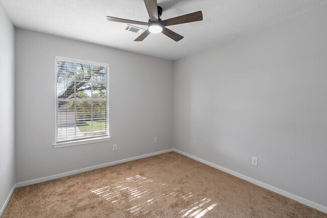 Building Photo - 22730 Tara Way Dr