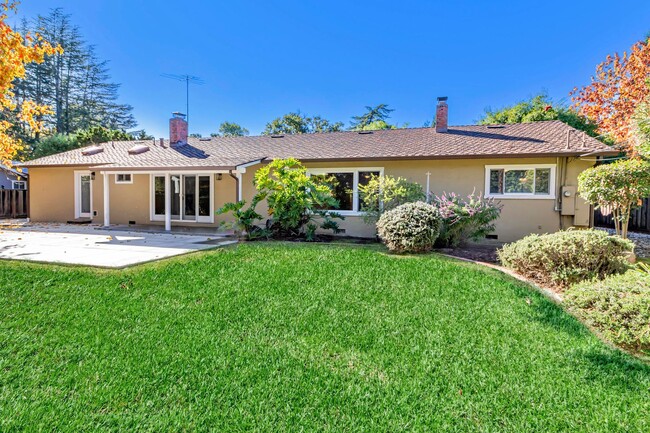 Building Photo - Charming Los Altos Residence in Top School...