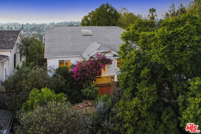 Building Photo - 1563 Lucretia Ave