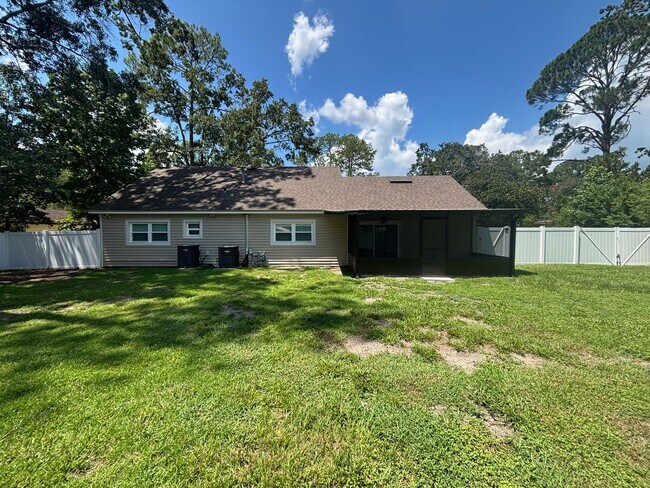 Building Photo - Beautifully Remodeled Home / Plenty of Add...