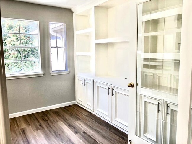 Building Photo - 5711 Silver Bay Ct