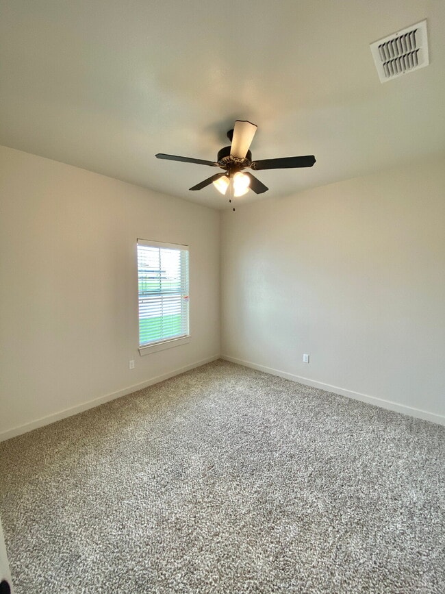 Building Photo - Beautiful Townhome in Viridian!
