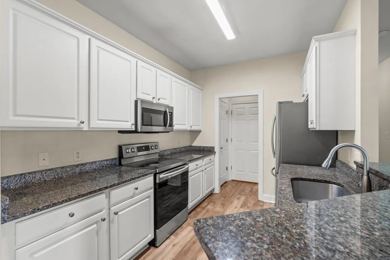 Building Photo - 2057 Silvercrest Dr