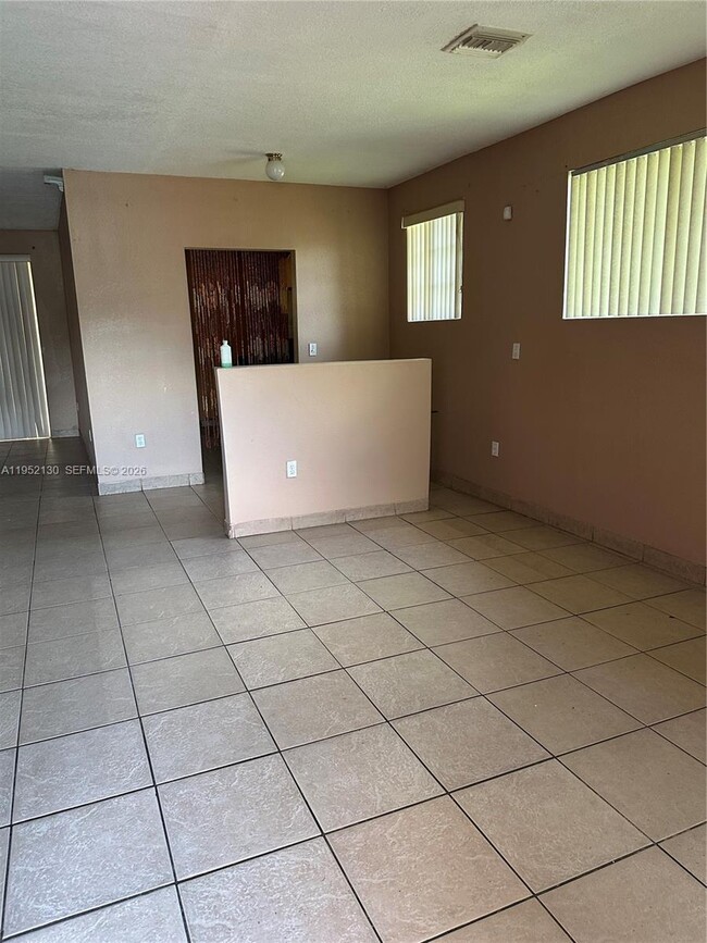 Building Photo - 14220 NE 4th Ave