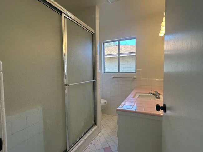 Building Photo - Ready for move in