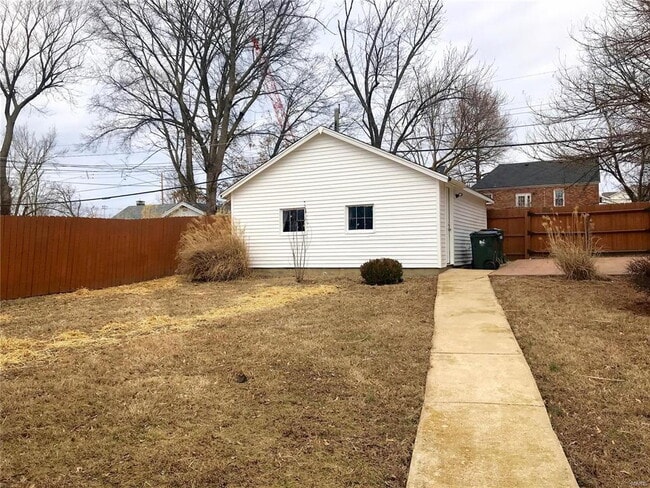 Building Photo - Updated Cottage with Garage & Privacy Fence