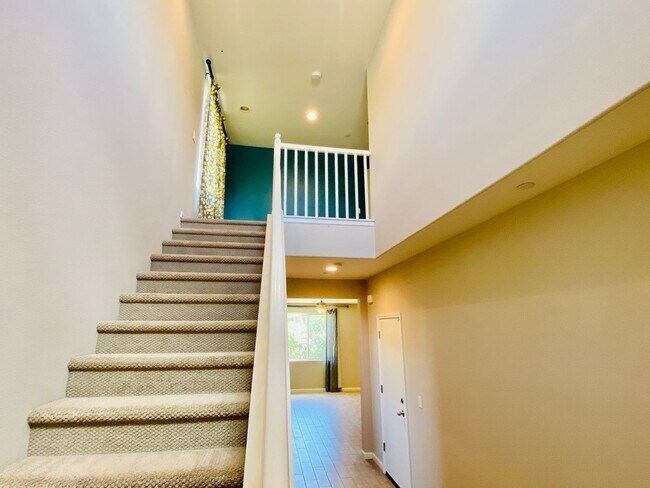 Building Photo - $2,550 Ashlan & Leonard, Beautiful 3 Bedro...