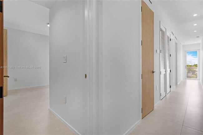 Building Photo - 4432 W Flagler St