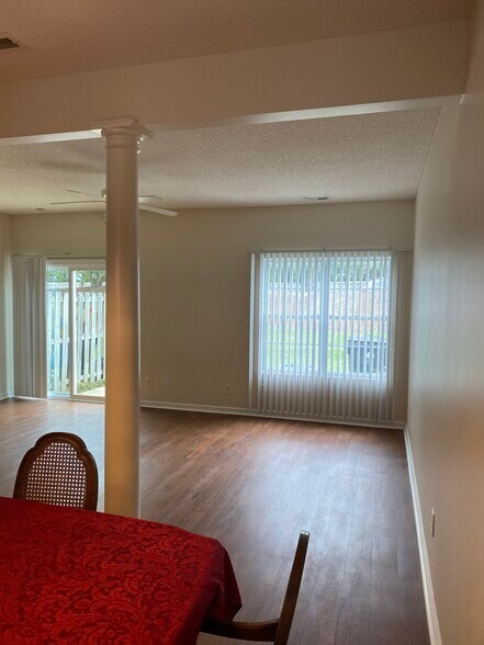 Building Photo - 102 Watertree Ln